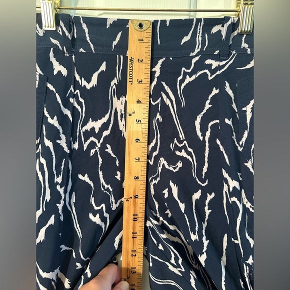 ATHLETA 4 PETITE Vienna Straight Leg Navy Print Cargo Stretch Center Seam Pocket - Picture 7 of 14